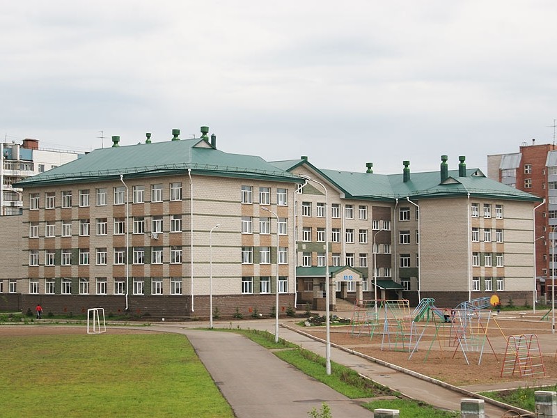 Школа в микрорайоне 