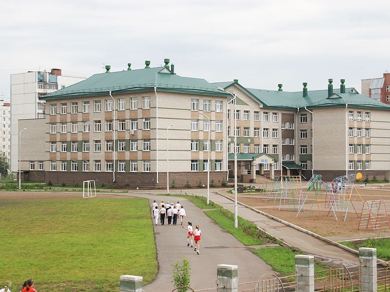 Школа в микрорайоне 