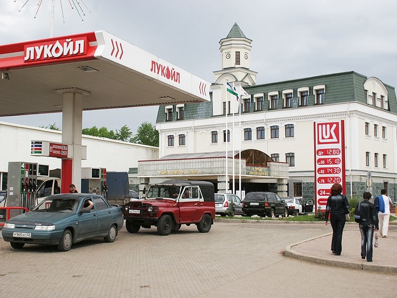 Административное здание компани «Лукойл», г.Уфа (1999)
