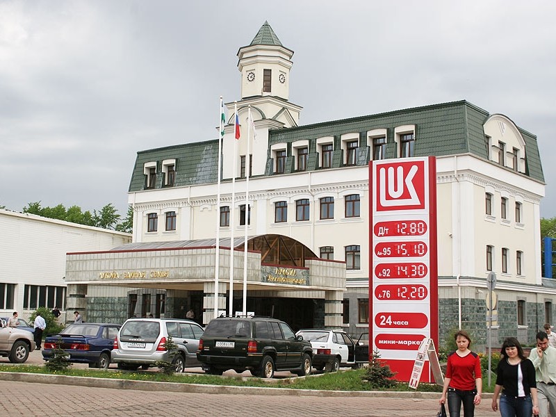 Административное здание компани «Лукойл», г.Уфа (1999)
