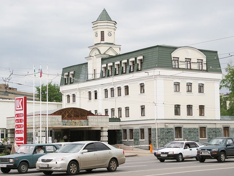 Административное здание компани «Лукойл», г.Уфа (1999)
